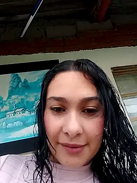 Snapshot of Isa-Giraldo chatting on 10.31.25 Isa-Giraldo online show from 10.31.25