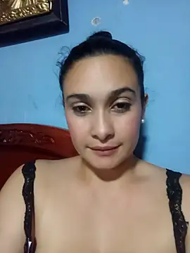 Snapshot of Isa-Giraldo chatting on 11.19.25 Isa-Giraldo online show from 11.19.25