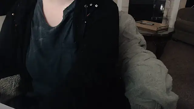 Snapshot of Skyl31 chatting on 11.12.25 Skyl31 online show from 11.12.25