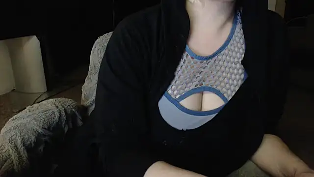 Snapshot of Skyl31 chatting on 11.17.25 Skyl31 online show from 11.17.25