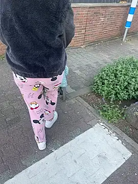 Teeny-Slut18 online show from 04.28.26