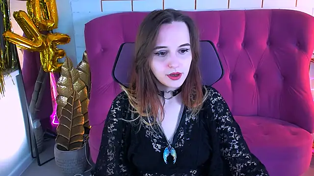 Snapshot of IreneBailey chatting on 11.07.25 IreneBailey online show from 11.07.25