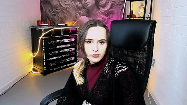 Snapshot of IreneBailey chatting on 11.08.25 IreneBailey online show from 11.08.25