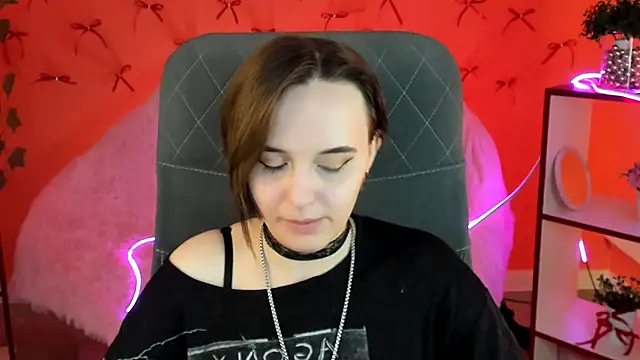 Snapshot of IreneBailey chatting on 11.12.25 IreneBailey online show from 11.12.25