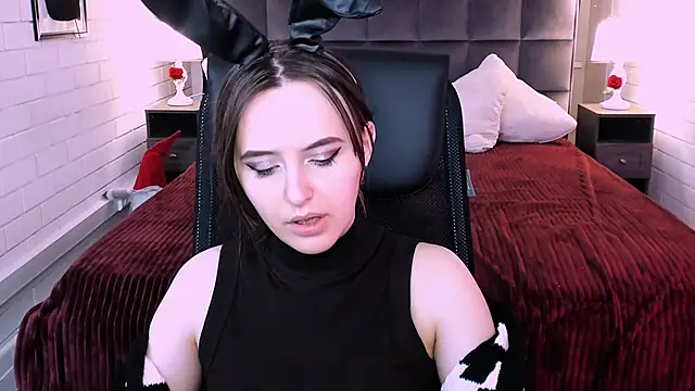 Snapshot of IreneBailey chatting on 11.23.25 IreneBailey online show from 11.23.25