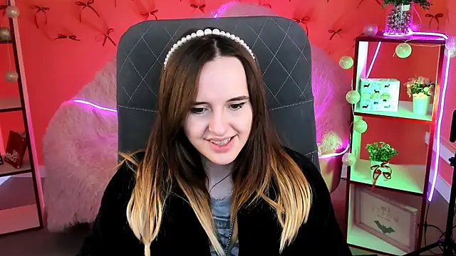 Snapshot of IreneBailey chatting on 12.03.25 IreneBailey online show from 12.03.25