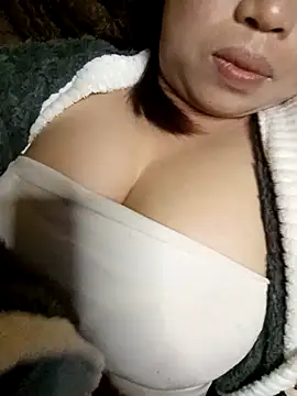 Snapshot of julybe chatting on 03.04.26 julybe online show from 03.04.26