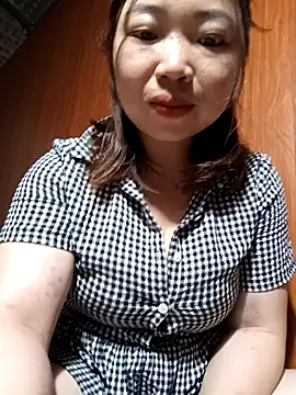 Snapshot of julybe chatting on 04.01.26 julybe online show from 04.01.26