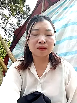 Snapshot of julybe chatting on 04.04.26 julybe online show from 04.04.26