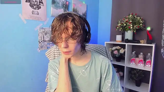 Snapshot of LeoBensyten chatting on 12.18.25 LeoBensyten online show from 12.18.25