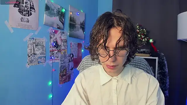 Snapshot of LeoBensyten chatting on 12.20.25 LeoBensyten online show from 12.20.25