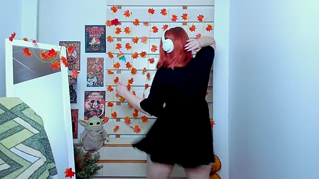 Snapshot of FoxPlayXX chatting on 11.28.25 FoxPlayXX online show from 11.28.25