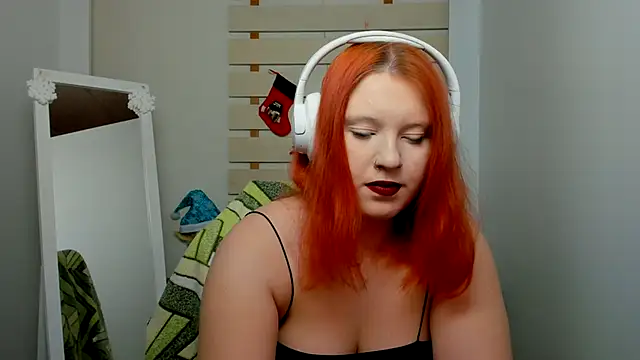 Snapshot of FoxPlayXX chatting on 11.29.25 FoxPlayXX online show from 11.29.25