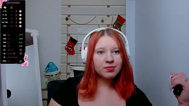 Snapshot of FoxPlayXX chatting on 12.17.25 FoxPlayXX online show from 12.17.25