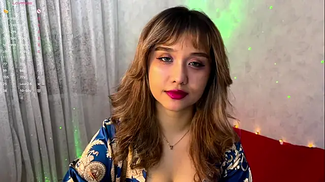 Snapshot of LovelyLara chatting on 12.05.25 LovelyLara online show from 12.05.25