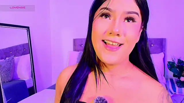 Snapshot of Vale_prado chatting on 11.17.25 Vale prado online show from 11.17.25