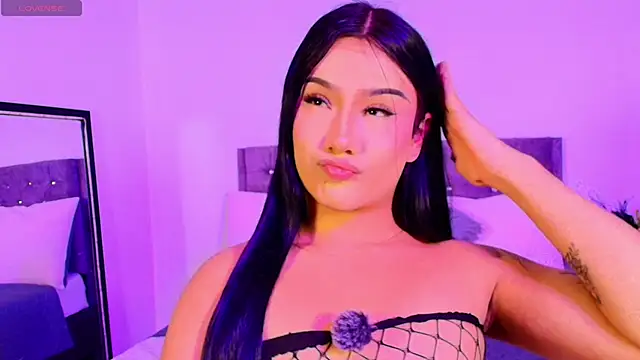 Snapshot of Vale_prado chatting on 11.22.25 Vale prado online show from 11.22.25