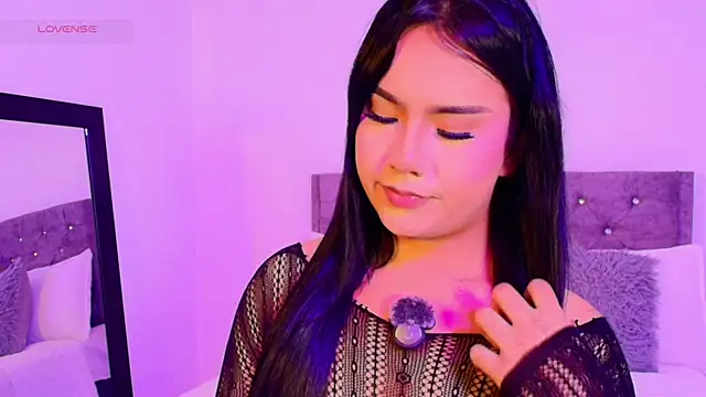 Snapshot of Vale_prado chatting on 12.19.25 Vale prado online show from 12.19.25