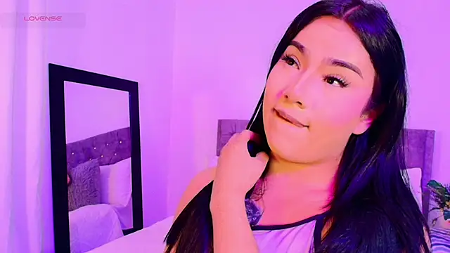 Snapshot of Vale_prado chatting on 12.20.25 Vale prado online show from 12.20.25