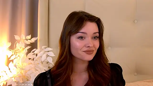 Snapshot of VickiBanx chatting on 10.30.25 VickiBanx online show from 10.30.25