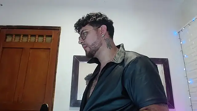 Snapshot of Andrew_Foxx1 chatting on 10.30.25 Andrew Foxx1 online show from 10.30.25