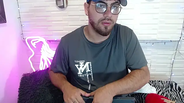 Snapshot of Andrew_Foxx1 chatting on 10.31.25 Andrew Foxx1 online show from 10.31.25