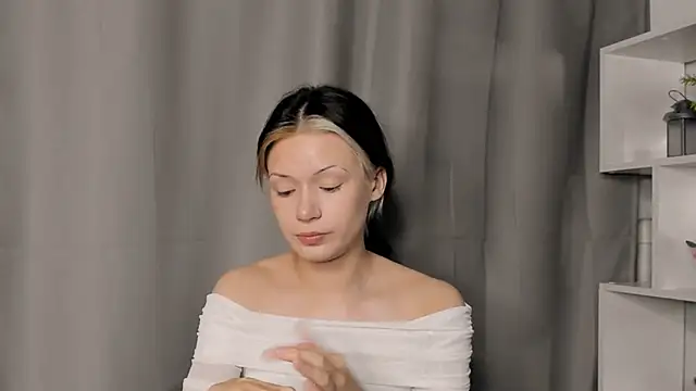 BrandiFraise online show from 11.02.25