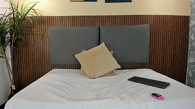 Mia Harvey online show from 11.17.25