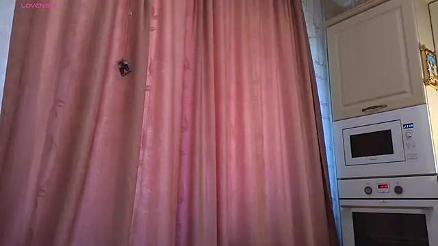 Snapshot of Lovelly_molly1 chatting on 06.19.26 Lovelly molly1 online show from 06.19.26