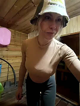 Snapshot of Elle_Milfa chatting on 12.18.25 Elle Milfa online show from 12.18.25