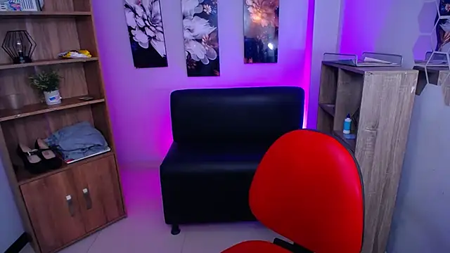 roseefancy19 online show from 11.25.25