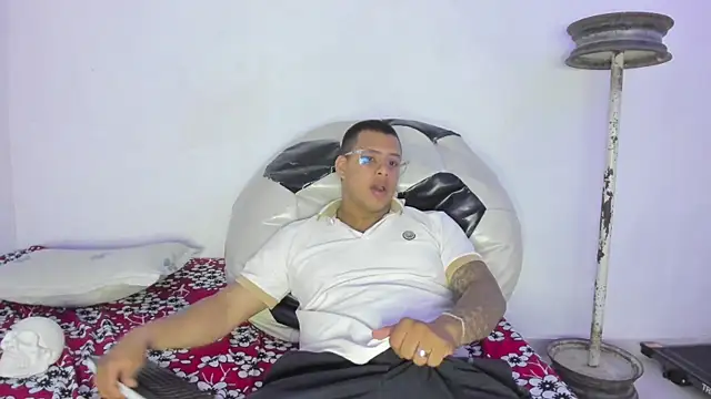 LucassFoster online show from 11.12.25