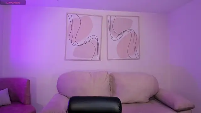BellaConnorX online show from 05.14.26