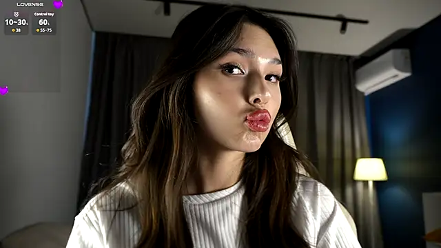 Snapshot of candylolly__ chatting on 11.04.25 candylolly online show from 11.04.25