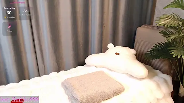 Snapshot of limkiss chatting on 11.30.25 limkiss online show from 11.30.25