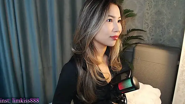 limkiss online show from 12.16.25