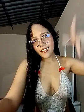 Snapshot of Sweett_Ladie chatting on 11.08.25 Sweett Ladie online show from 11.08.25