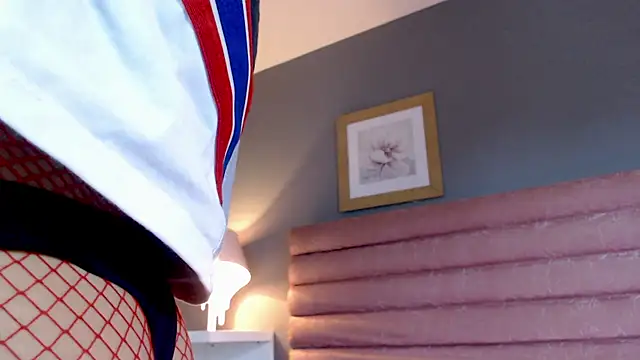 Snapshot of RavynRouge_ chatting on 12.15.25 RavynRouge online show from 12.15.25