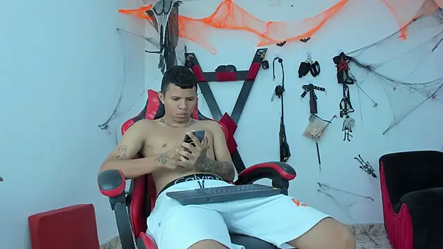 Steven19 LatinBoy online show from 11.04.25