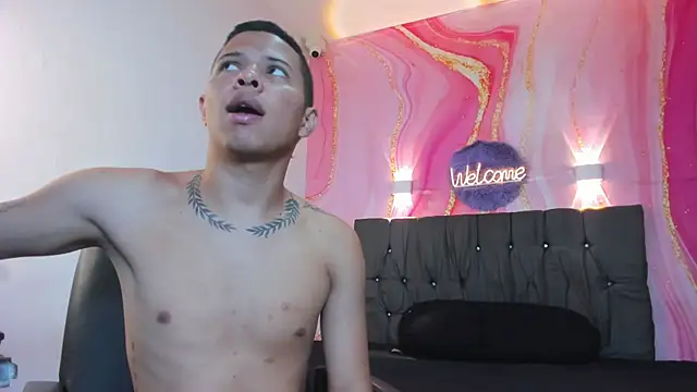 Steven19 LatinBoy online show from 11.22.25