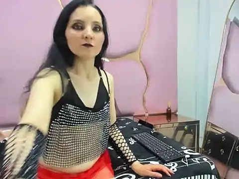 Snapshot of Morticia_Black chatting on 11.13.25 Morticia Black online show from 11.13.25