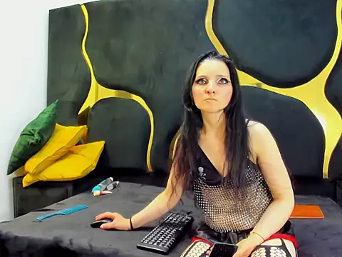 Snapshot of Morticia_Black chatting on 12.16.25 Morticia Black online show from 12.16.25