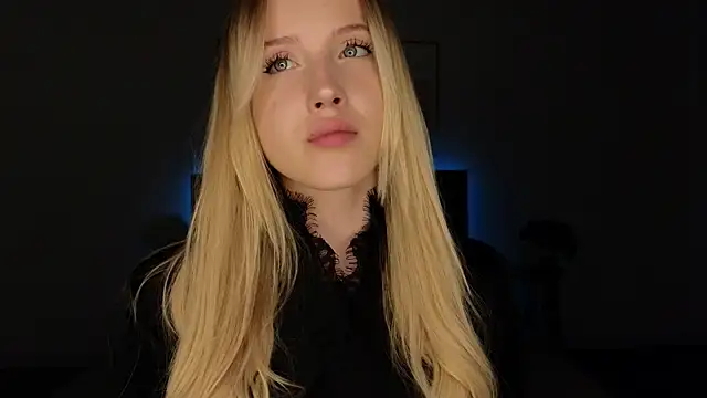Snapshot of adele_armass chatting on 05.13.26 adele armass online show from 05.13.26