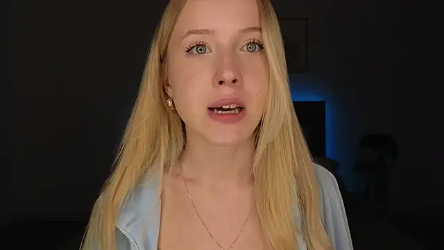 Snapshot of adele_armass chatting on 05.17.26 adele armass online show from 05.17.26