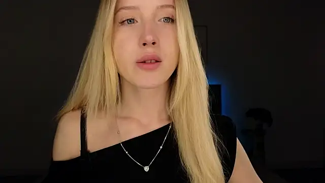 Snapshot of adele_armass chatting on 05.23.26 adele armass online show from 05.23.26