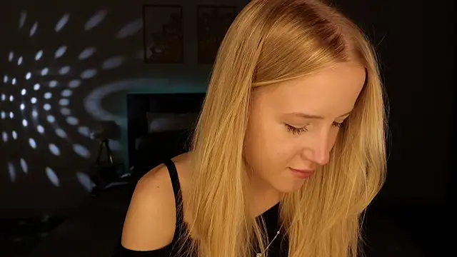 Snapshot of adele_armass chatting on 06.10.26 adele armass online show from 06.10.26