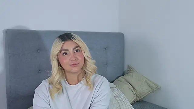 Elina Hills online show from 12.03.25