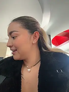 Elina Hills online show from 03.19.26