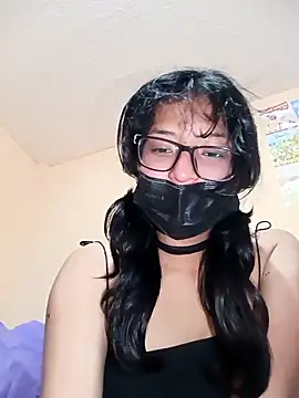 Snapshot of Li_sam chatting on 10.31.25 Li sam online show from 10.31.25