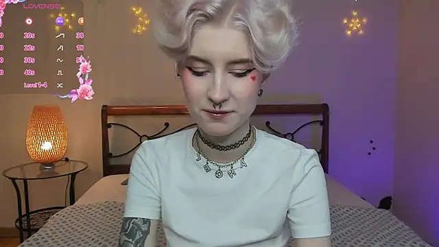 Snapshot of Angel_Julles chatting on 11.29.25 Angel Julles online show from 11.29.25